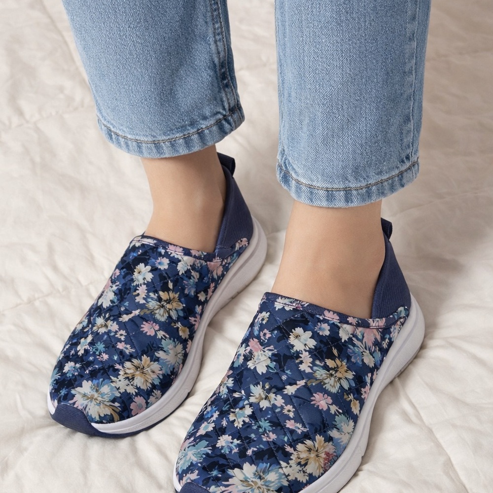 Vera Bradley Blue Floral Slip-On Sneakers Size 9
